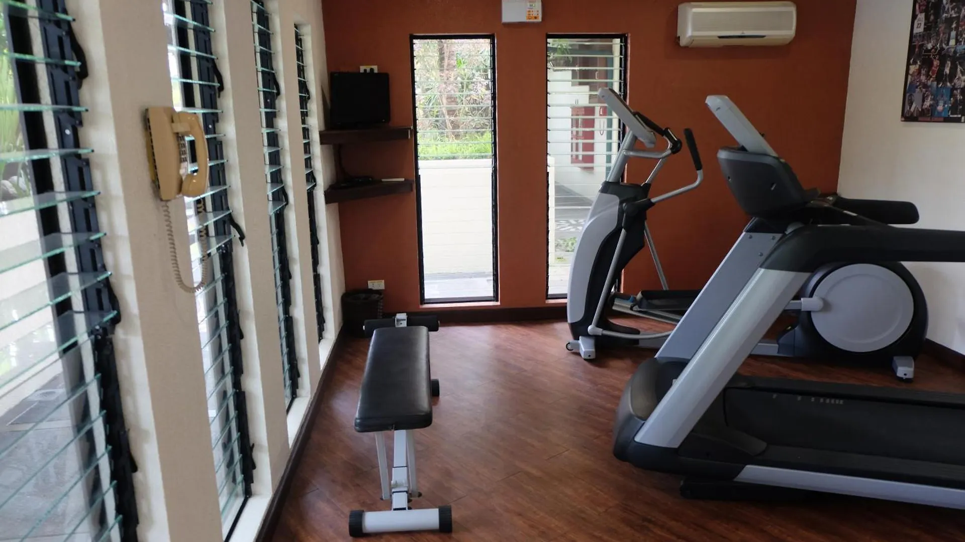 Oasis Hotel آنغلوس