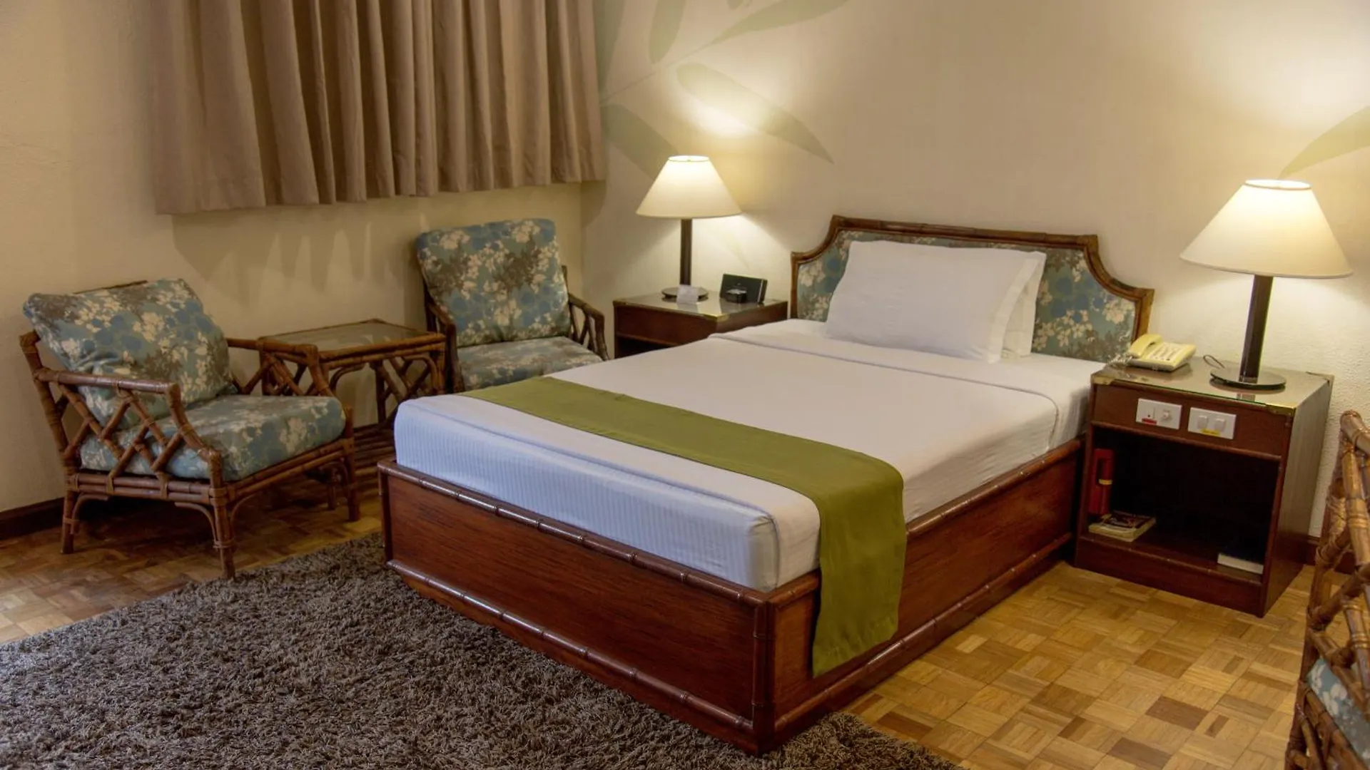 Oasis Hotel آنغلوس
