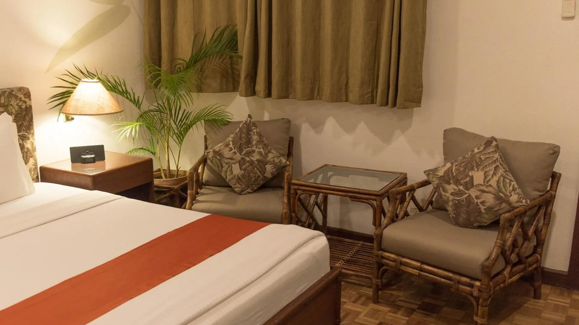 Oasis Hotel آنغلوس الفلبين